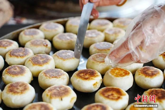 浙江古镇“月饼味”渐浓：老传统延续 新创意飘香(图3)